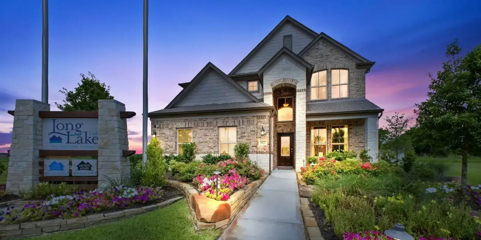 Long Lake Home Builders at Huntington Place in Rosharon TX with New Homes for Sale
